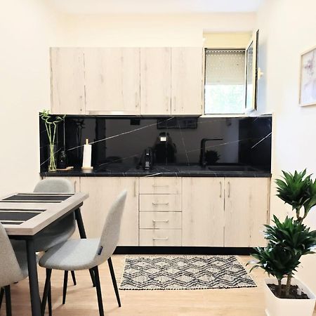 New Apartment Close To Sea And Downtown Vlore Ngoại thất bức ảnh